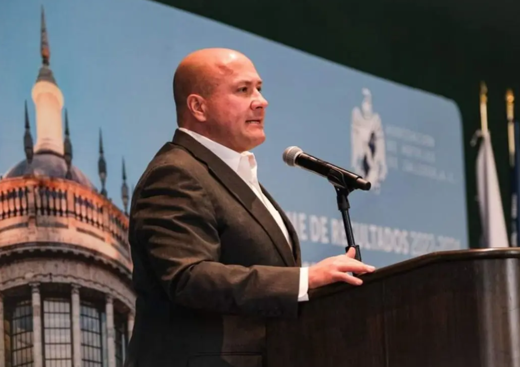 Enrique Alfaro, gobernador de Jalisco da positivo a Covid-19